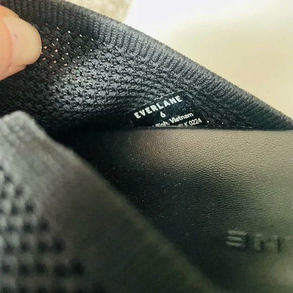 Everlane The ReKnit Form Crossover Sandal in Black - Picture 4 of 10